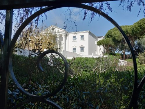 Stately mansion seen on our walk from Caminho da Semina to old town Albufeira.