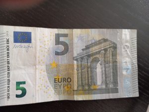 Photo of 5 Euro note.